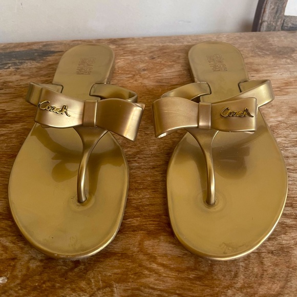 COACH Gold Jelly Flip Flops Bows & Logos Worn Once 10M Perfect for Pool & Beach - Picture 9 of 12